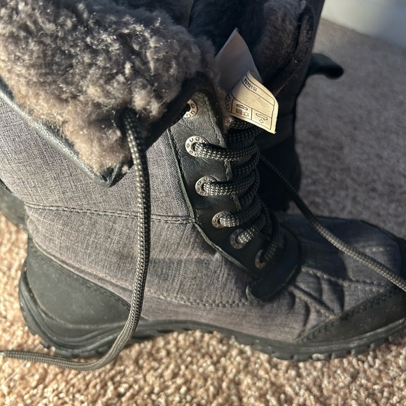 Ugg Anorak Boot Size 7 - Picture 3 of 4
